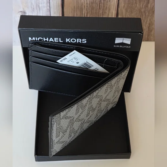 Michael Kors Slim Bifold Wallet NWT Box Included - Picture 4 of 15